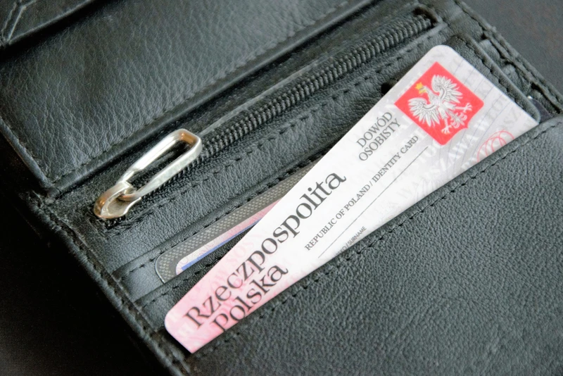 Ktoś prosi o zeskanowanie Twojego dowodu w hotelu czy wypożyczalni?  Zobacz, jak wtedy postąpić