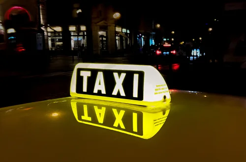 Dzień Taksówkarza: Nieoceniona Rola Taksówkarzy w Naszym Codziennym Życiu