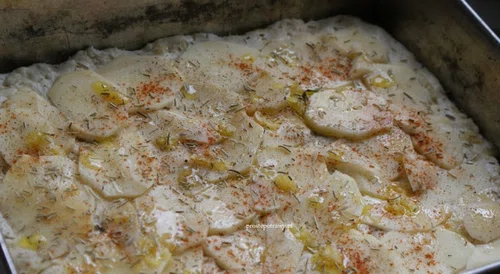 Pizza z ziemniakami i rozmarynem