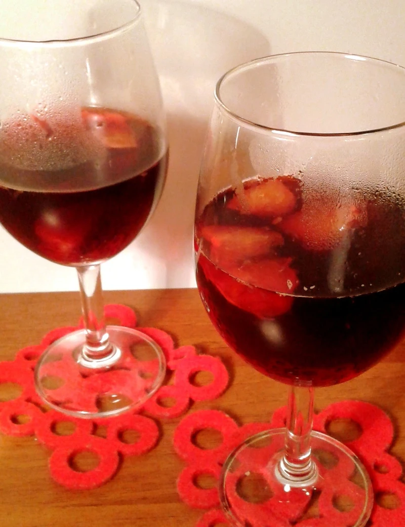 Grzane wino z pomarańczą i korzennym aromatem
