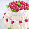 BEZA "PAVLOVA"Z MALINAMI
