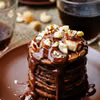 CZEKOLADOWE PANCAKES Z BANANAMI I ORZECHAMI