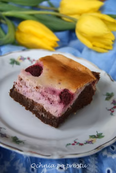 Sernikobrownie z malinami