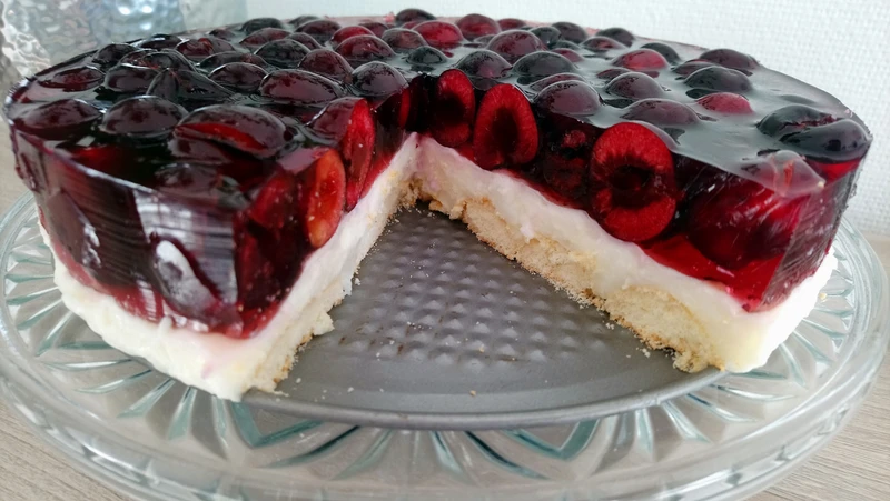 Ciasto z masą budyniową i owocami bez pieczenia