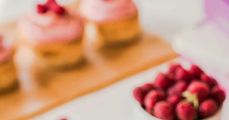 2 przepisy na zdrowe przekąski dla dzieci z wykorzystaniem pełnoziarnistej kaszki dla dzieci –spróbuj daktylowych kulek mocy lub bananowych muffinek z