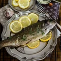Pstrąg grillowany z masłem czosnkowym