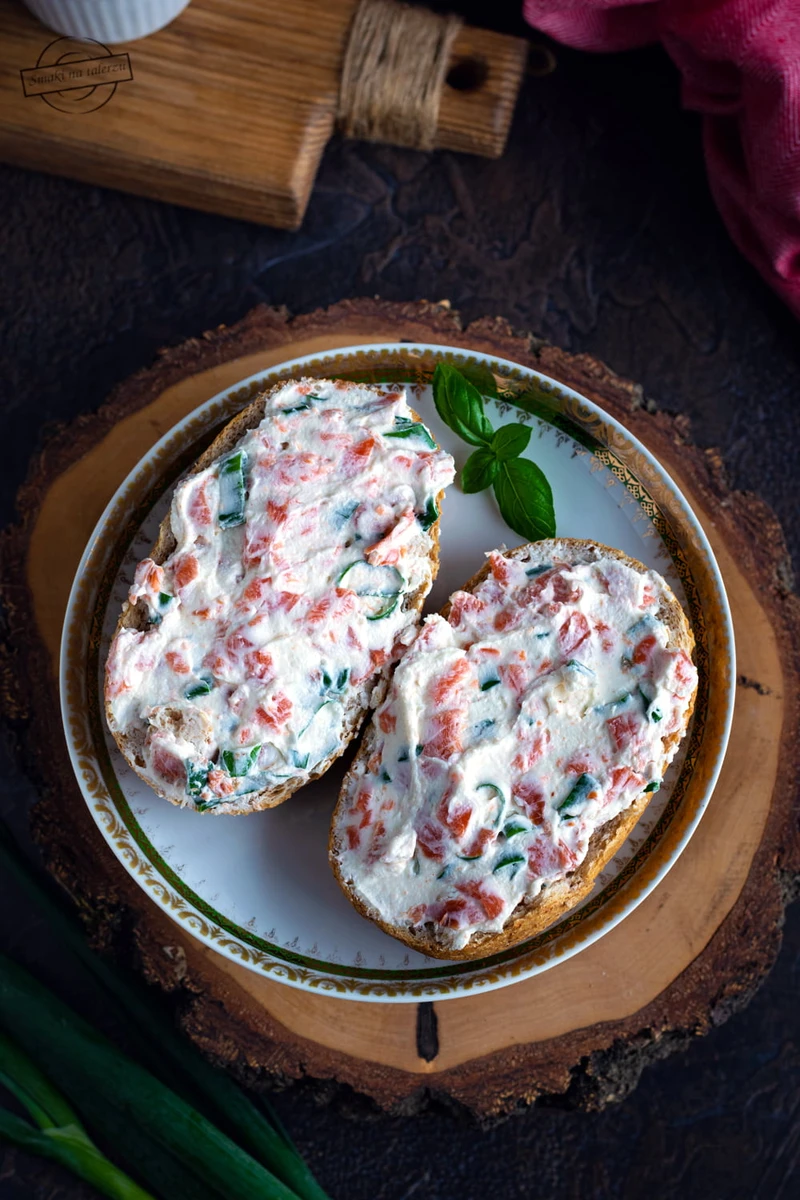 Pasta kanapkowa z wędzonym łososiem