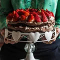 Tort z nutellą i truskawkami