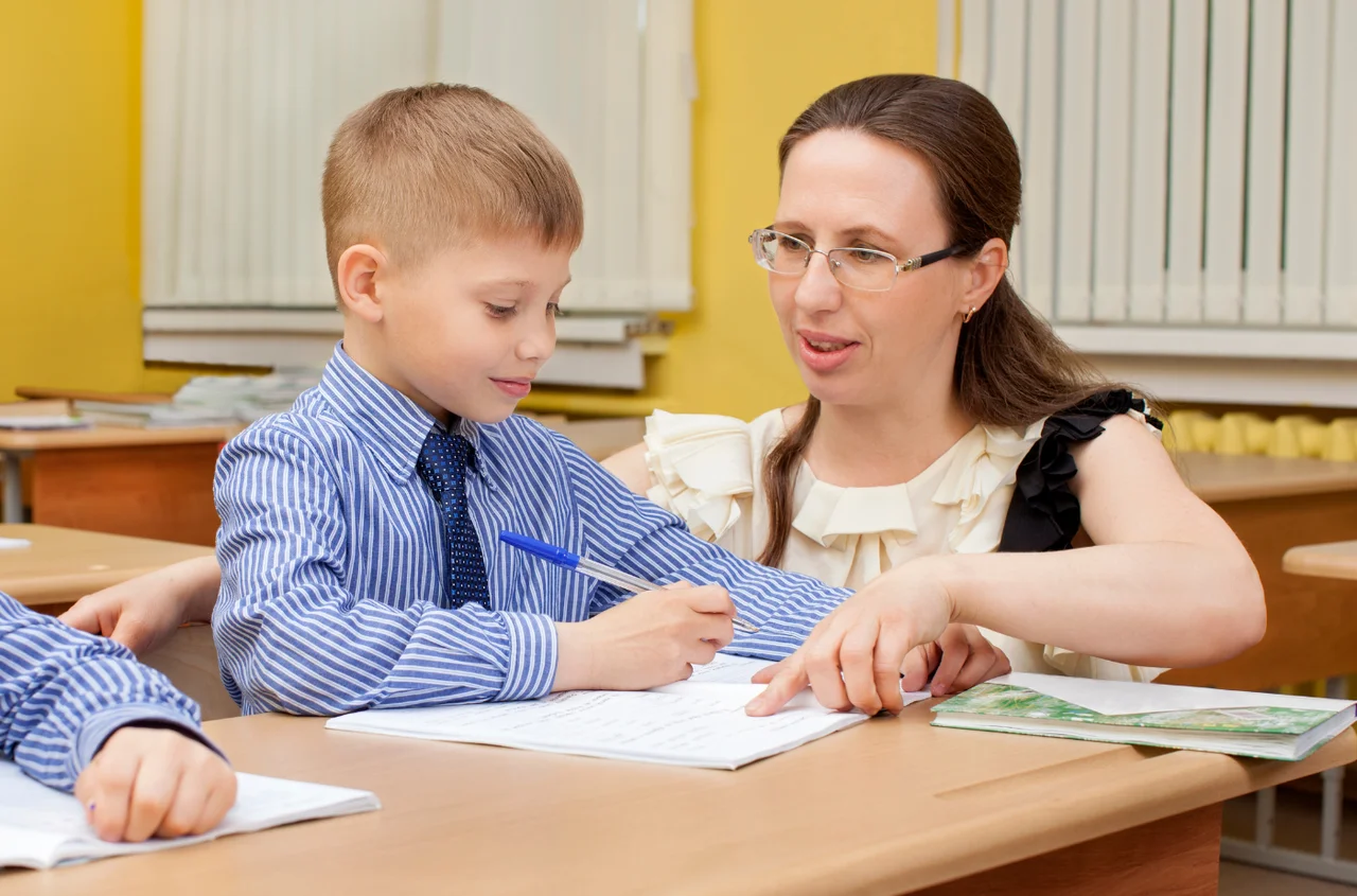 Podwyżka z 300 do 850 zł - tyle miałby wzrosnąć dodatek za wychowawstwo. Pismo trafiło do MEN