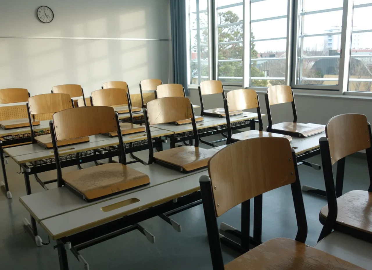 Tylko 4 dni nauki w szkołach? Lekcje od poniedziałku do czwartku dla uczniów miałyby swoje konsekwencje