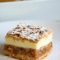 Szarlotka z budyniową pianką i kruszonką