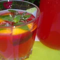 Lemoniada brzoskwiniowa z melisą