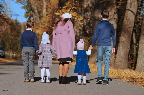 Ponad 3700 zł miesięcznie w ramach nowego świadczenia! Kiedy startuje program "Rodzice 4 plus"?