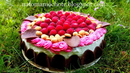Czekoladowy Tort Rocher z Malinami