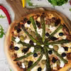 Pizza ze szparagami i kozim serem