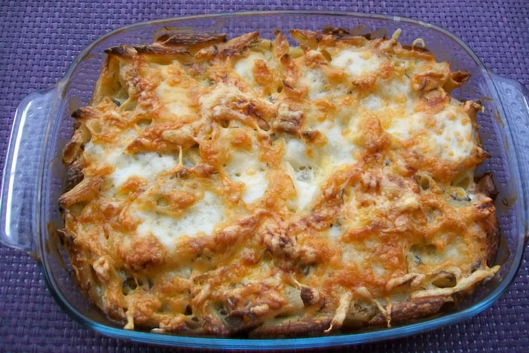 Zapiekanka makaronowa z łososiem