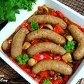 Biała kiełbasa z warzywami pieczona w piwie