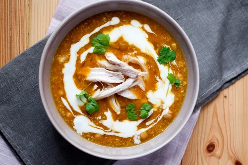 Zupa z ciecierzycą, soczewicą i kaszą quinoa