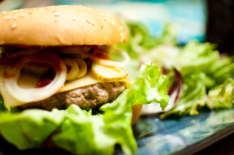 Domowy hamburger z wołowiną
