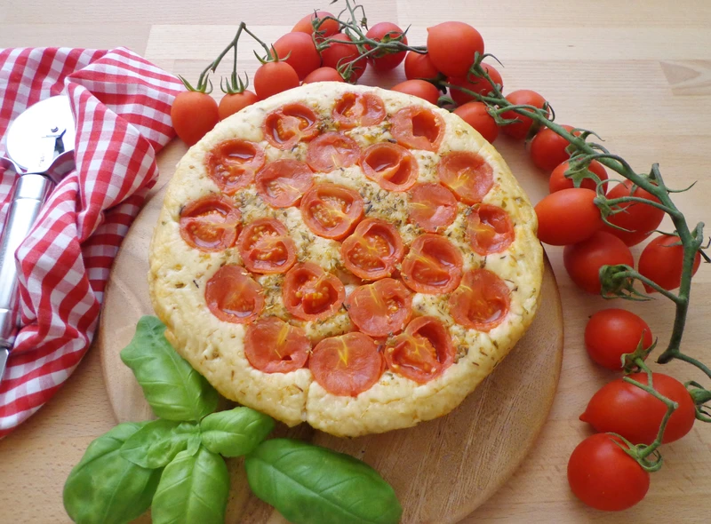 Focaccia z pomidorkami