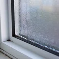 Pozbądź się wilgoci na oknach- wypowiedz eksperta.