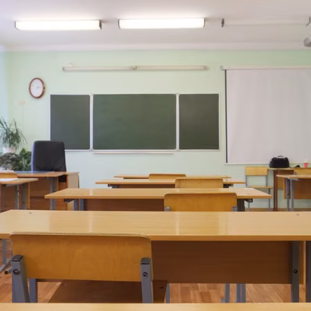 Pierwszoklasiści dostaną dodatkową godzinę, a czwartoklasiści nowe lekcje. Tak zmieni się szkoła od września