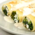 Canneloni brokułowo-szpinakowe z fetą