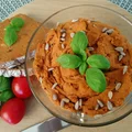 Pasta z soczewicy, suszonych pomidorów i słonecznika