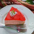 Sernik na zimno z karmelizowanym rabarbarem