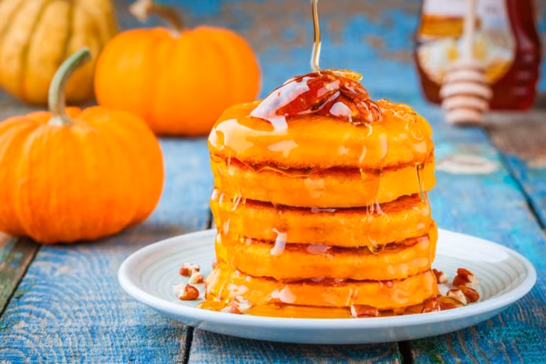 Pancakes z miodem i orzechami