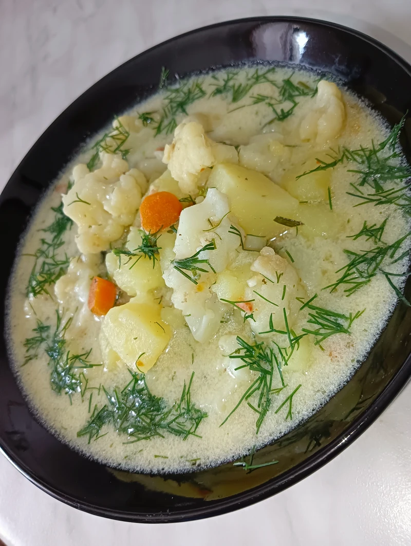 Zupa kalafiorowo - jarzynowa