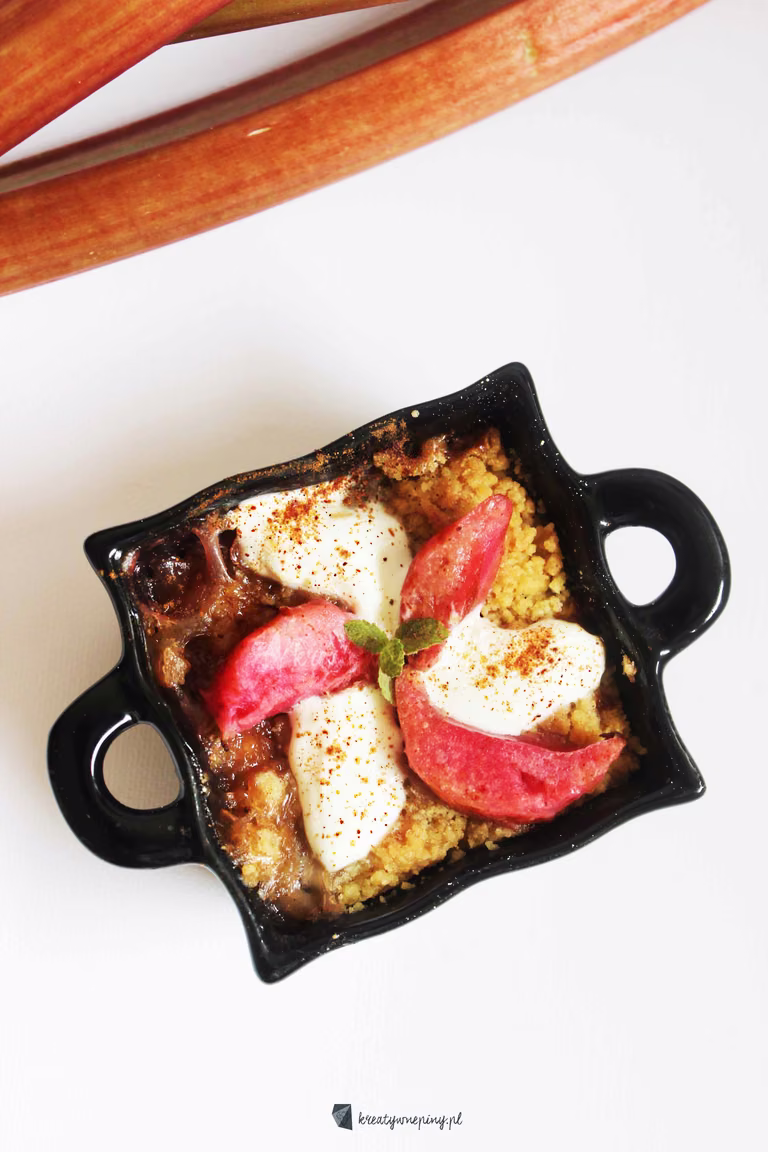 Crumble z rabarbarem