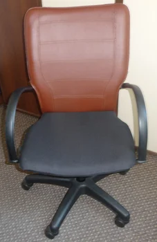Jak odnowić obicie w fotelu biurowym (biurkowym)