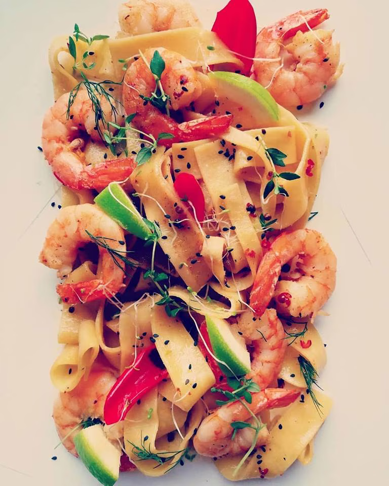 Pappardelle z krewetkami tygrysimi i zielonym grapefruitem