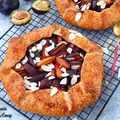 Pełnoziarniste galette ze śliwkami