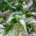 cebulowa sałatka z sumakiem - slogan salatasi