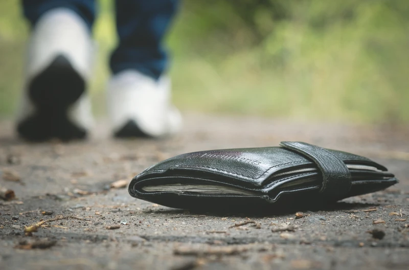 Zgubiłeś dowód lub paszport? Te kroki uchronią cię przed poważnymi problemami!