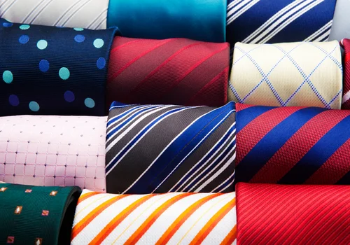 Światowy Dzień Krawata: Jak Ten Niepozorny Element Mody Stał Się Symbolem Profesjonalizmu