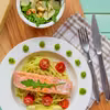 Łosoś na spaghetti z pesto z rukoli