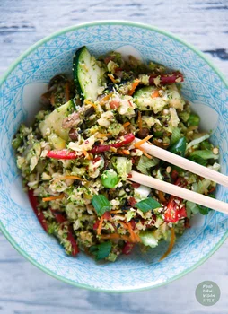 Podsmażany "ryż" z brokuła, z warzywami po azjatycku