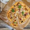 Pizza z pesto z suszonych pomidorów