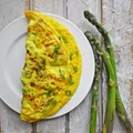 Omlet z duszonymi szparagami