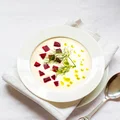 Ajoblanco - andaluzyjski chłodnik z migdałów i czosnku