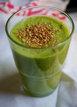 Smoothie ze Szpinakiem, Ananasem i Pomarańczą