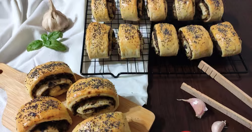Paszteciki z pieczarkami i kapustą.
