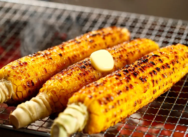 Zdjęcie Młoda kukurydza na grilla – z masłem czosnkowym czy miodowo-limonkowym? Przetestuj ten hit sezonu #2