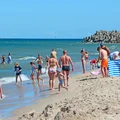 Na polskich plażach pojawiły się nowe tablice z ostrzeżeniem! Turyści muszą się mieć na baczności