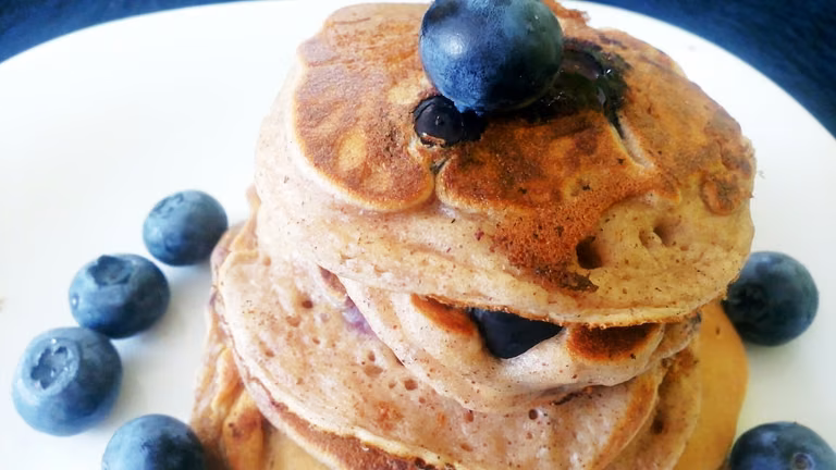Jogurtowe pancakes z borówkami