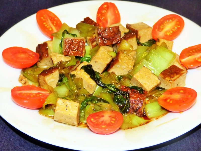 Pak choi z wędzonym tofu