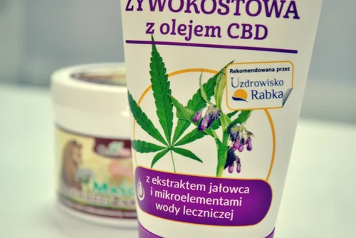 Maść żywokostowa zastosowanie na stawy, kości i mięśnie z CBD Poznań